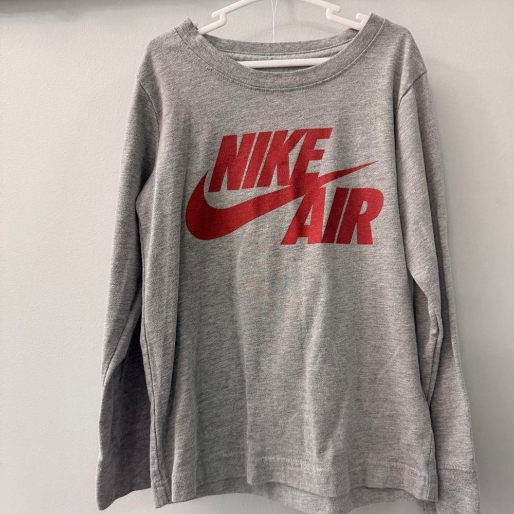 Nike Air Kids Gray Long Sleeve Graphic Tee Red Logo Size 7